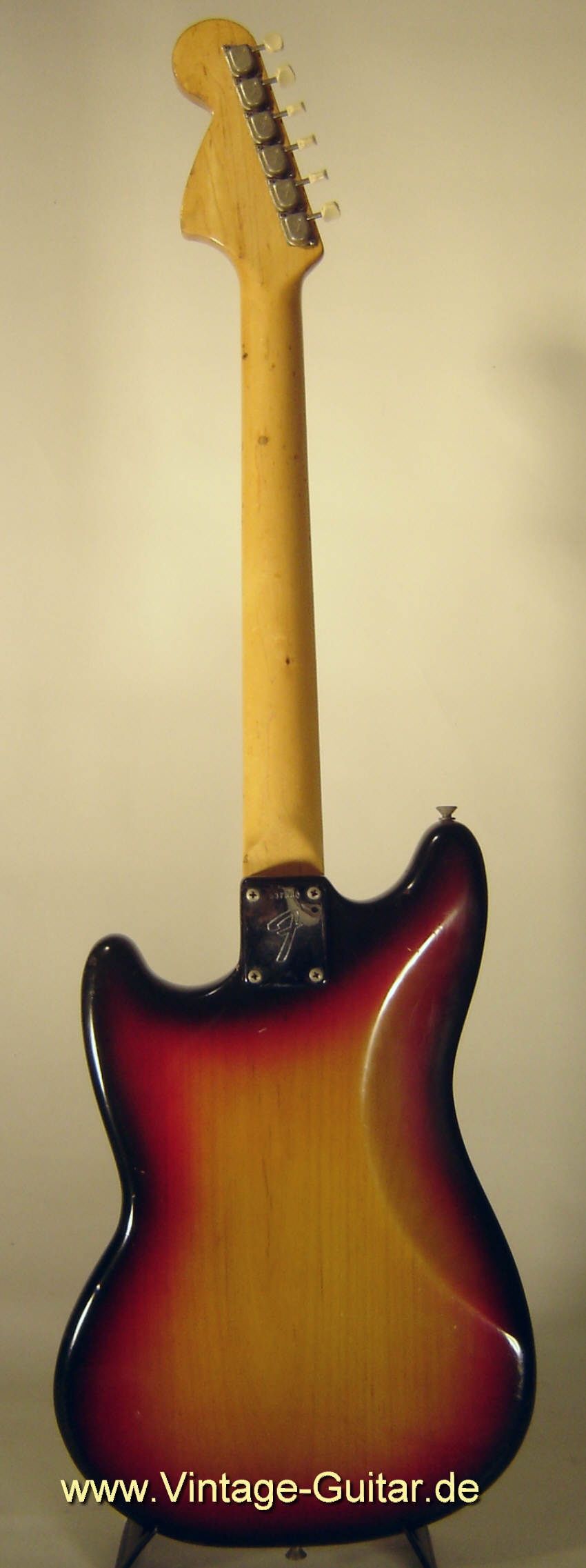 Fender Mustang 1973 sunburst 2.jpg